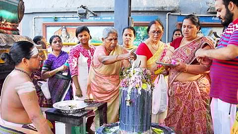 ಪುರುಸವಲ್ಕಮ್ ನ ಗಂಗಾಧರೇಶ್ವರ ದೇವಸ್ಥಾನದಲ್ಲಿ ಮಹಾಶಿವರಾತ್ರಿ ಆಚರಣೆಯಲ್ಲಿ ಭಕ್ತರು(ಸಾಂದರ್ಭಿಕ ಚಿತ್ರ)
