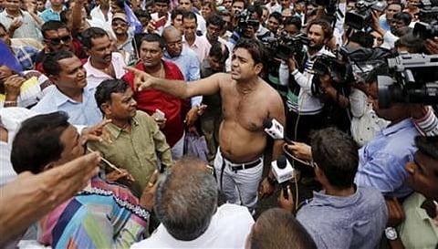 ಗುಜರಾತ್ ನಲ್ಲಿ ದಲಿತರ ಮೇಲೆ ಹಲ್ಲೆಯ ವಿರುದ್ಧ ಪ್ರತಿಭಟನೆ