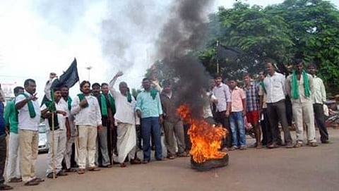 ಹುಬ್ಬಳ್ಳಿಯಲ್ಲಿ ರೈತರ ಪ್ರತಿಭಟನೆ