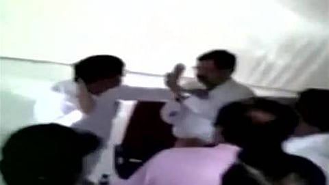 ಶಾಸಕ ಸುರೇಶ್ ಲಾಡ್ ನಿಂದ ಕಪಾಳ ಮೋಕ್ಷ