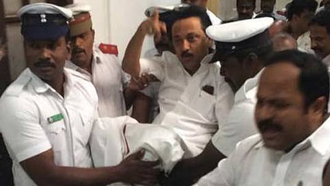 ಅಮಾನತುಗೊಂಡ ಡಿಎಂಕೆ ಶಾಸಕರನ್ನು ಸದನದಿಂದ ಹೊರ ಹಾಕುತ್ತಿರುವುದು(ಸಂಗ್ರಹ ಚಿತ್ರ)