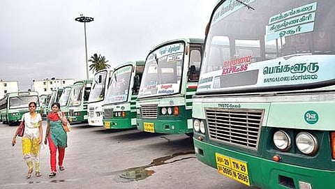 ಬೆಂಗಳೂರಿನ ಹೊರವಲಯ ಸ್ಯಾಟಲೈಟ್ ಬಸ್ ಡಿಪೊದಲ್ಲಿ ನಿಂತಿರುವ ತಮಿಳು ನಾಡು ರಾಜ್ಯ ಸಾರಿಗೆ ಬಸ್ಸುಗಳು