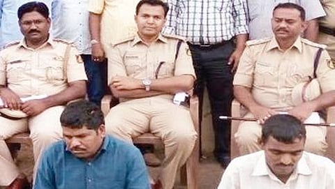 ಬಂಧಿತ ಆರೋಪಿಗಳೊಂದಿಗೆ ಪೊಲೀಸರು