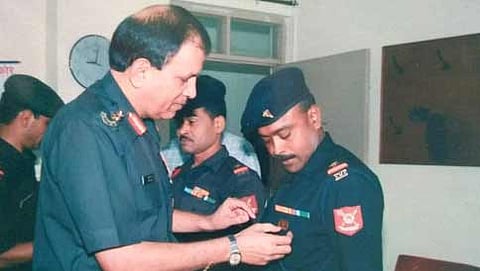 ನಿವೃತ್ತ ಯೋಧ ಹಕ್ (ಟ್ವಿಟರ್ ಚಿತ್ರ)