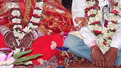 ತೆಲಂಗಾಣ: ದೇವಾಲಯದ ಆರ್ಚಕರನ್ನು ಮದುವೆಯಾದ ಯುವತಿಗೆ 3 ಲಕ್ಷ ರೂ ಕೊಡುಗೆ