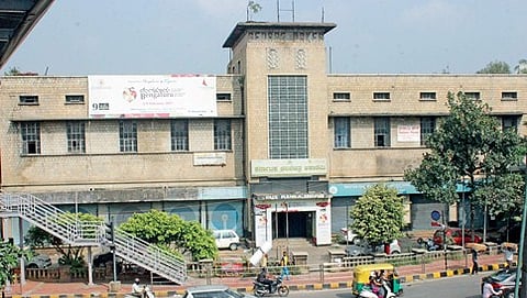 ಬಿಬಿಎಂಪಿ ಕಚೇರಿ ಎದುರು ಭಾಗ ಇರುವ ಬಾದಾಮಿ ಹೌಸ್