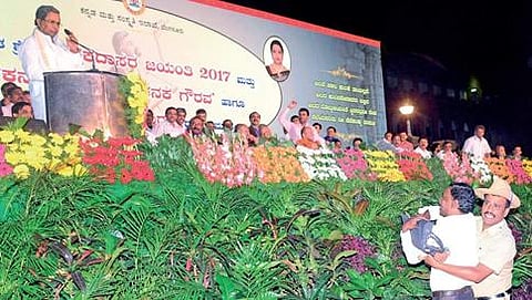 ಸಿಎಂ ಎದುರು ಆತ್ಮಹತ್ಯೆಗೆ ಯತ್ನಿಸಿದ ವ್ಯಕ್ತಿ