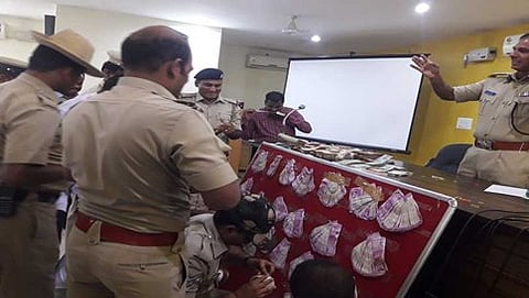 ಕಲಬುರ್ಗಿ: ಜೂಜು ಅಡ್ಡೆ ಮೇಲೆ ಪೋಲೀಸ್ ದಾಳಿ, 17 ಜನರ ಬಂಧನ, 7.52 ಲಕ್ಷ ರೂ. ಜಪ್ತಿ