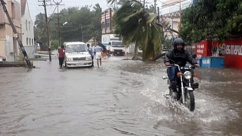 ಒಕ್ಙಿ ಚಂಡಮಾರುತದ ಪರಿಣಾಮ ಭಾರಿ ಮಳೆ
