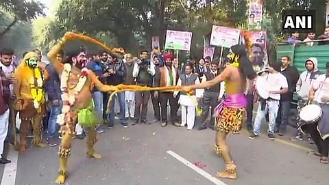 ಕಾಂಗ್ರೆಸ್ ಕಚೇರಿ ಬಳಿ ಕಾರ್ಯಕರ್ತರ ಸಂಭ್ರಮ