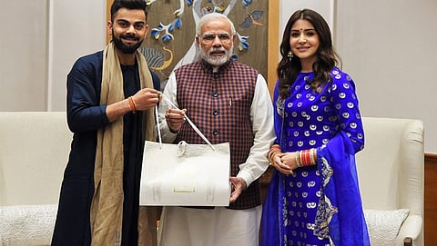 ನಿನ್ನೆ ದೆಹಲಿಯಲ್ಲಿ ಪ್ರಧಾನಿಯವರನ್ನು ಭೇಟಿ ಮಾಡಿ ಆರತಕ್ಷತೆಗೆ ಆಹ್ವಾನಿಸಿದ ವಿರಾಟ್ ಕೊಹ್ಲಿ ಮತ್ತು ಅನುಷ್ಕಾ ಶರ್ಮ