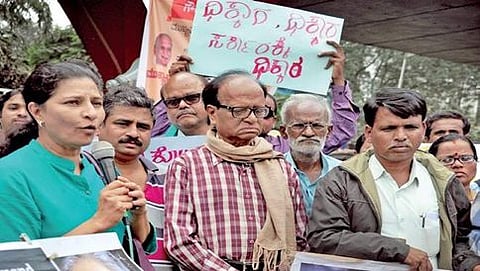 ಗೌರಿ ಹತ್ಯೆ ವಿರೋಧಿ ವೇದಿಕೆ ಕಾರ್ಯಕರ್ತರಿಂದ ಪ್ರತಿಭಟನೆ ನಿನ್ನೆ ನಗರದಲ್ಲಿ ನಡೆದ ಪ್ರತಿಭಟನೆ