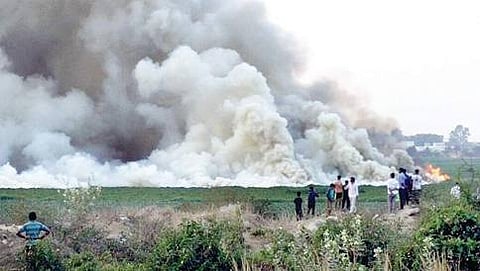 ಬೆಳ್ಳಂದೂರು ಕೆರೆಯಲ್ಲಿ ಬೆಂಕಿ ಕಾಣಿಸಿಕೊಂಡು ಹೊರಬಂದ ದಟ್ಟ ಹೊಗೆ