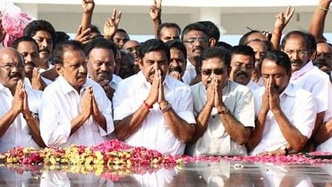 ವಿಶ್ವಾಸಮತ ಗೆದ್ದ ಬಳಿಕ ಪಳನಿಸ್ವಾಮಿ ಹಾಗೂ ಶಾಸಕರು