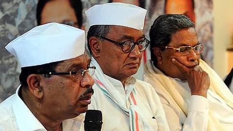 ಕೆಪಿಸಿಸಿ ಕಚೇರಿಯಲ್ಲಿ ನಡೆದ ಸಭೆಯಲ್ಲಿ ದಿಗ್ವಿಜಯ್ ಸಿಂಗ್, ಪರಮೇಶ್ವರ್ ಮತ್ತು ಸಿದ್ದರಾಮಯ್ಯ
