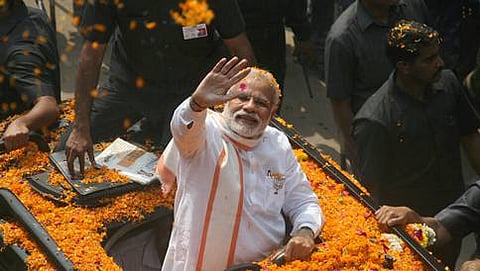 ರೋಡ್ ಶೋ ನಡೆಸುತ್ತಿರುವ ಪ್ರಧಾನಿ ಮೋದಿ