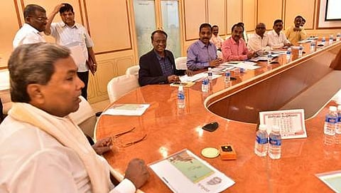 ಕಳೆದ ವಾರ ವಿವಿಧ ಇಲಾಖೆಗಳ ಅಧಿಕಾರಿಗಳೊಂದಿಗೆ ನಡೆದ ಬಜೆಟ್ ಪೂರ್ವ ಸಭೆಯಲ್ಲಿ ಮುಖ್ಯಮಂತ್ರಿ ಸಿದ್ದರಾಮಯ್ಯ