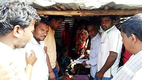 ಕೊಪ್ಪಳ ಜಿಲ್ಲೆಯ ಕುಷ್ಠಗಿ ತಾಲ್ಲೂಕಿನಲ್ಲಿ ಸಾವಿಗೀಡಾದ ಬಾಲಕ ದೊಡ್ಡಬಸಪ್ಪ ಅವರ ಪೋಷಕರು ಮತ್ತು ಬಂಧುಗಳು