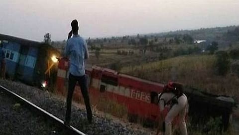ಹಳಿ ತಪ್ಪಿದ ರೈಲು