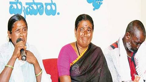 ಸಾಮಾಜಿಕ ಬಹಿಷ್ಕಾರಕ್ಕೊಳಗಾದ ಕುಟುಮಬ