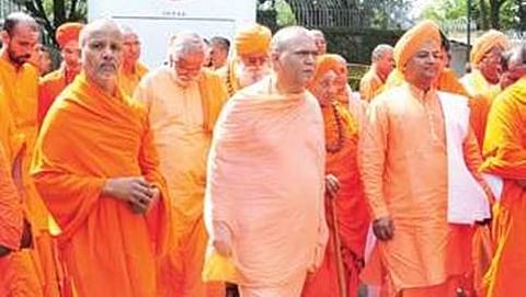 ಸಿಎಂ ಭೇಟಿಗೆ ತೆರಳುತ್ತಿರುವ ಮಠಾಧೀಶರು