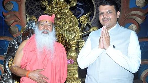 ಶ್ರೀ ಗಣಪತಿ ಸಚ್ಚಿದಾನಂದ ಸ್ವಾಮೀಜಿ ಮತ್ತು ಮಹಾರಾಷ್ಟ್ರ ಸಿಎಂ ದೇವೇಂದ್ರ ಫಡ್ನವೀಸ್