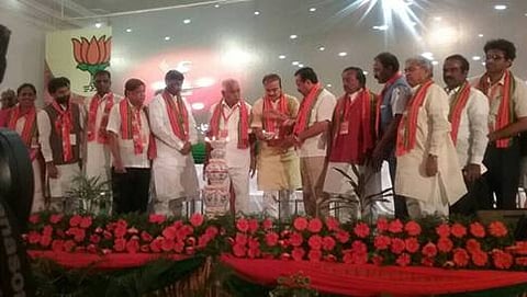 ಕಾರ್ಯಕಾರಣಿಗೆ ಚಾಲನೆ ನೀಡುತ್ತಿರುವ ಬಿಜೆಪಿ ನಾಯಕರು