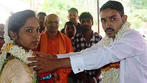 ನೂತನ ವಧು-ವರರು (ಚಿತ್ರ ಕೃಪೆ: ಸುವರ್ಣ ನ್ಯೂಸ್)