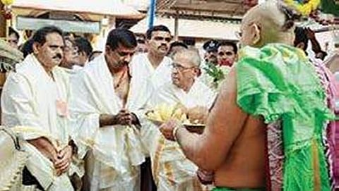 ಕೊಲ್ಲೂರು ಮೂಕಾಂಬಿಕೆ ದೇವಾಲಯದಲ್ಲಿ ಪ್ರಣಬ್ ಮುಖರ್ಜಿ