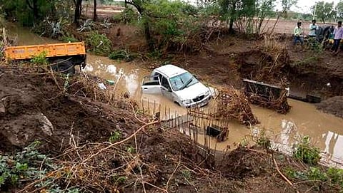 ಪ್ರವಾಹಕ್ಕೆ ಕೊಚ್ಚಿ ಹೋದ ಕಾರು