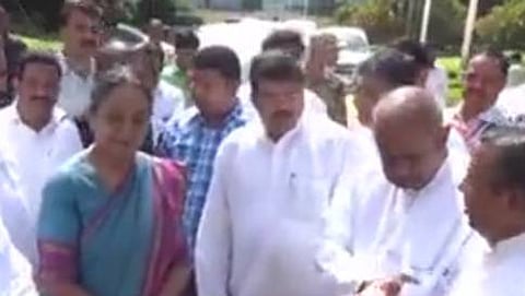 ನಗರಕ್ಕೆ ಆಗಮಿಸಿದ ರಾಷ್ಟ್ರಪತಿ ಅಭ್ಯರ್ಥಿ ಮೀರಾಕುಮಾರ್: ದೇವೇಗೌಡರೊಂದಿಗೆ ಚರ್ಚೆ