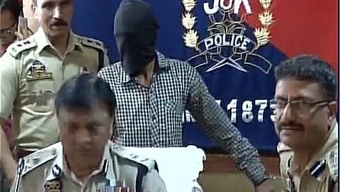 ಸಂದೀಪ್ ಬಂಧನ ಕುರಿತು ಪತ್ರಿಕಾಗೋಷ್ಠಿಯಲ್ಲಿ ಮಾತನಾಡುತ್ತಿರುವ ಪೊಲೀಸ್ ಅಧಿಕಾರಿ