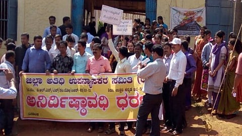 ಅತಿಥಿ ಉಪನ್ಯಾಸಕರ ಪ್ರತಿಭಟನೆ