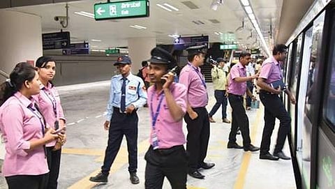 ವಿಂಗಡಣೆಯ ಶಿಫ್ಟ್ ಕೆಲಸದಿಂದ ಸಾಕಷ್ಟು ವಿಶ್ರಾಂತಿ ಸಿಗದೆ ತೊಂದರೆ ಅನುಭವಿಸುತ್ತಿರುವ ಸಿಬ್ಬಂದಿ