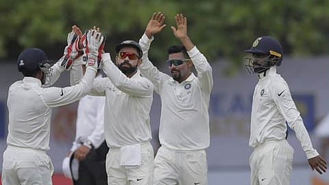 ವಿಕೆಟ್ ಪಡೆದ ಖುಷಿಯಲ್ಲಿ ರವೀಂದ್ರ ಜಡೇಜಾ ಮತ್ತು ತಂಡ