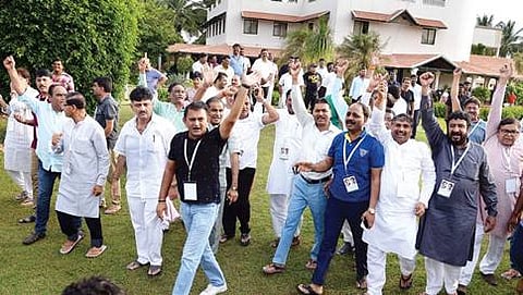 ಗುಜರಾತ್ ಶಾಸಕರೊಂದಿಗೆ ಡಿ ಕೆ ಶಿವಕುಮಾರ್