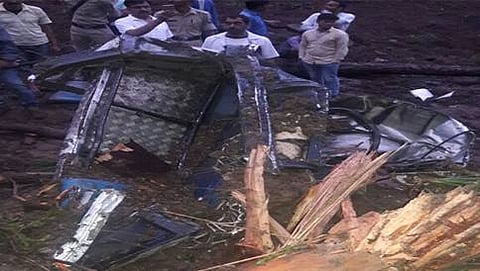 ಭೂಕುಸಿತದಲ್ಲಿ ಕೊಚ್ಚಿಹೋದ ಬಸ್ಸು