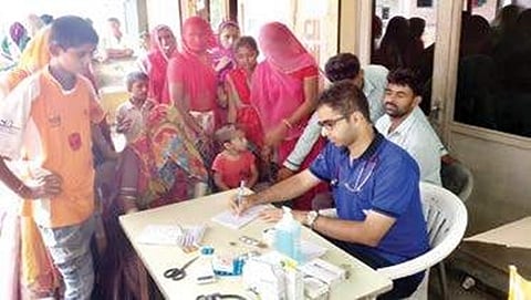 ಆರೋಗ್ಯ ಶಿಬಿರದಲ್ಲಿ ಡಾ. ಎಡ್ಮಂಡ್ ಫರ್ನಾಂಡಿಸ್