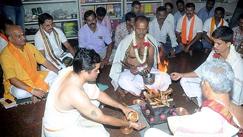 ಹಿಂದೂ ಧರ್ಮಕ್ಕೆ ಮತಾಂತರಗೊಂಡ  ಸೈಯ್ಯದ್ ಅಬ್ಬಾಸ್  ಮತ್ತು ಅವರ ಪುತ್ರ