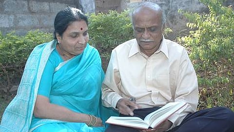 ಡಾ.ಎಂ.ಎಂ.ಕಲ್ಬುರ್ಗಿ ತಮ್ಮ ಪತ್ನಿಯೊಂದಿಗೆ(ಸಂಗ್ರಹ ಚಿತ್ರ)