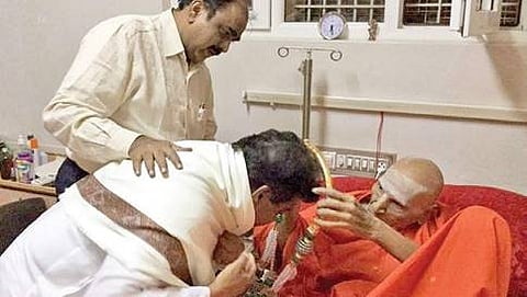 ಶ್ರೀಗಳ ಆಶೀರ್ವಾದ ಪಡೆದ ಸಚಿವ ಎಂಬಿ ಪಾಟೀಲ್