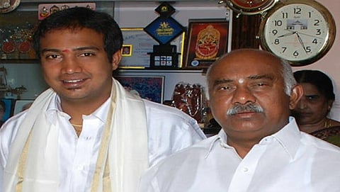 ಕಾರ್ ಅಪಘಾತದಲ್ಲಿ ಮಾಜಿ ಎಂಪಿ ವಿಶ್ವನಾಥ್ ಪುತ್ರನಿಗೆ ಗಾಯ