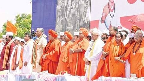 ಕಲಬುರಗಿಯಲ್ಲಿ ನಡೆದ ಮಹಾರ್ಯಾಲಿ ಹಾಗೂ ಸಮಾವೇಶಗಳಲ್ಲಿ ಶ್ರೀಗಳು ಹಾಗೂ ಲಿಂಗಾಯತ ನಾಯಕರು