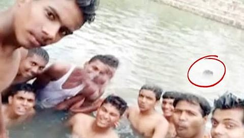 ವಿದ್ಯಾರ್ಥಿ ನೀರಿನಲ್ಲಿ ಮುಳುಗುತ್ತಿರುವುದು