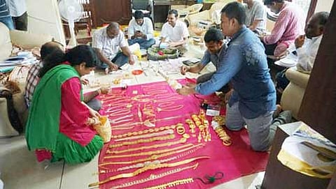 ಬಂಧನಕ್ಕೀಡಾದ ಅಧಿಕಾರಿ ರಘುರಾಮಿ ರೆಡ್ಡಿ