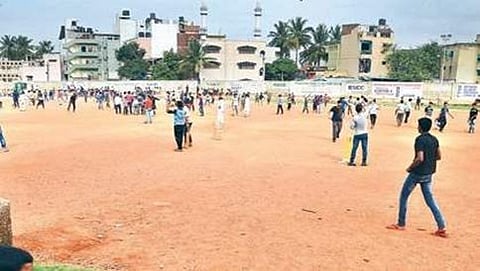 ಬಂಬೂ ಬಜಾರ್ ರಸ್ತೆಯಲ್ಲಿ ಬಿಬಿಎಂಪಿ ಆಟದ ಮೈದಾನದಲ್ಲಿ ತಲೆಯೆತ್ತಲಿರುವ ಉದ್ದೇಶಿತ ಮೆಟ್ರೊ ನಿಲ್ದಾಣ