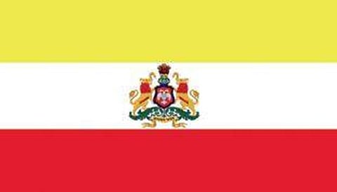 ಹಳದಿ, ಬಿಳಿ, ಕೆಂಪು ಬಣ್ಣದೊಂದಿಗೆ ಸಿದ್ಧಗೊಂಡ ನಾಡಧ್ವಜ