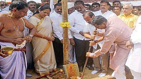 ಮೋದಿ ರ್ಯಾಲಿಗೆ ವಿಘ್ನಗಳು ಬಾರದಂತೆ ಹೋಮ ಮಾಡಿಸಿದ ಬಿಜೆಪಿ ನಾಯಕರು