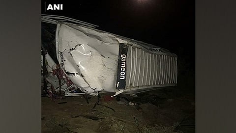 ಅಪಘಾತಕ್ಕೀಡಾದ ಮಿನಿ ಬಸ್