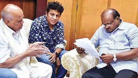 ಸಿನಿಮಾಗಳ ಪ್ರಚಾರಕ್ಕೆ ಫ್ಲೆಕ್ಸ್ ಬಳಸಲು ಅನುಮತಿ ಕೊಡಿ: ಸಿಎಂ ಕುಮಾರಸ್ವಾಮಿಗೆ ಚಿತ್ರರಂಗ ಮನವಿ